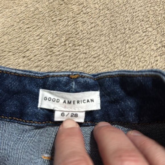 Good American Good Curve Exposed Button High Rise Straight Jean - Picture 4 of 14
